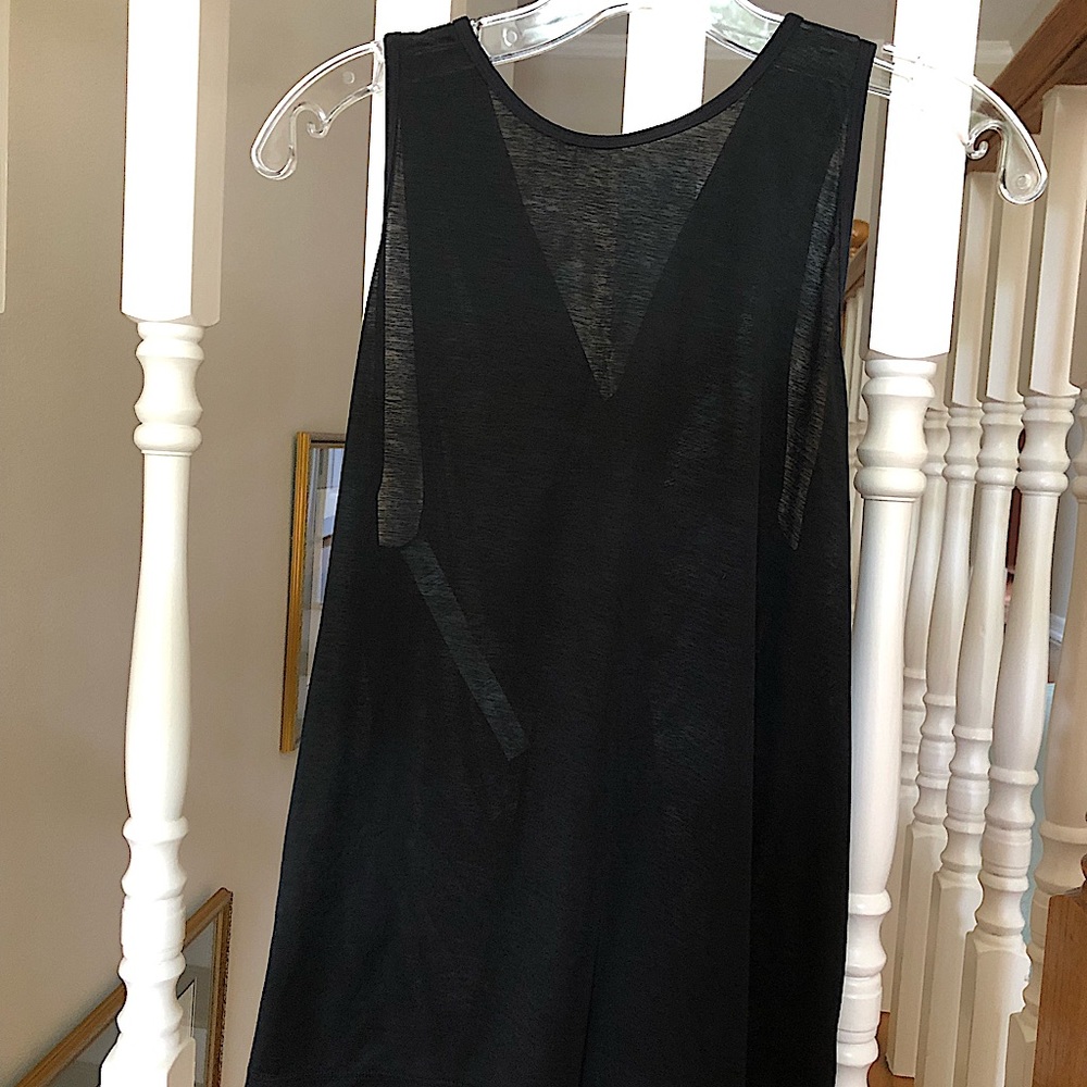 Lululemon tank top (cute twisted and open back) - black
